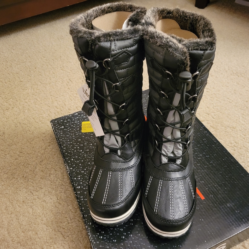 Womens Totes Snow Boots (NWT)